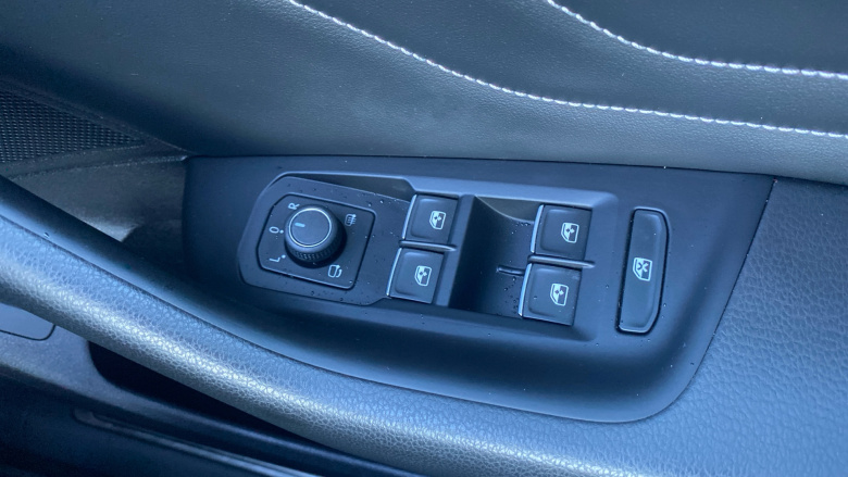 Volkswagen Passat 2.0 TDI EVO SCR R-Line 5dr DSG Diesel Estate